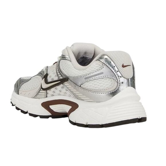Nike V5 Runner Sneaker in Sail Light Orewood Fauna Brown & Phantom 6.5 New Women - Picture 3 of 17